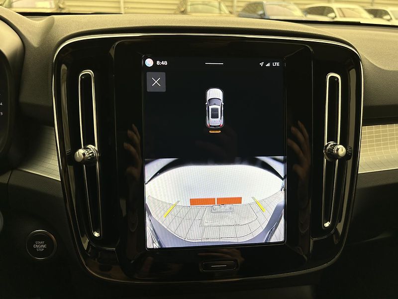 Volvo XC40 2.0 B3 CORE - fotka 23 z 28