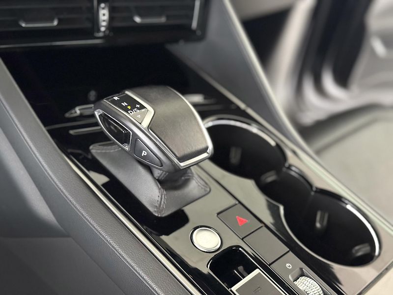 Volkswagen Touareg 3,0TDI 210kW*Discover*Vzduch - fotka 29 z 46