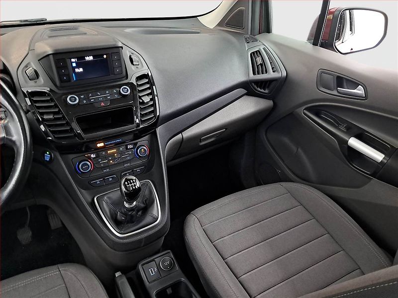 Ford Tourneo Connect (2019) Titanium 1.5 TDCi, 5Míst, ČR - fotka 8 z 20