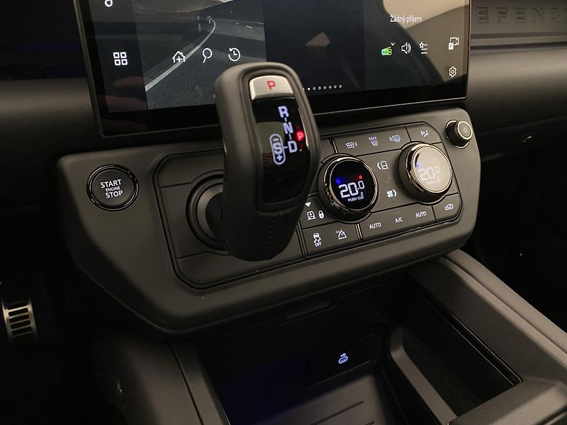 Land Rover Defender (2026) P635 OCTA BLACK AWD - fotka 65 z 77