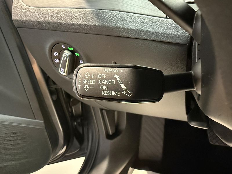 Škoda Superb 2.0 TDI 147kW 4x4 Style Combi - fotka 9 z 13