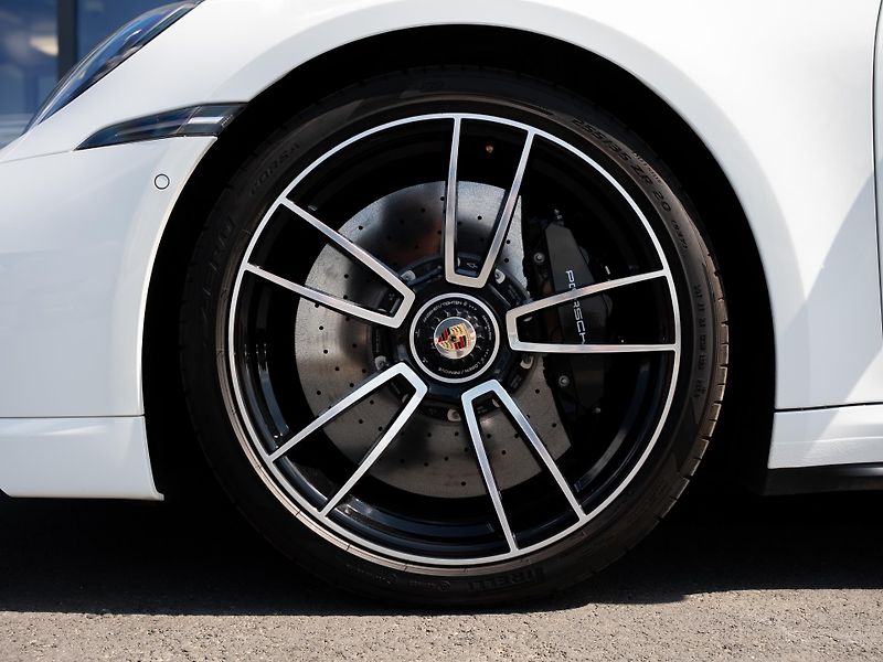 Porsche 911 Turbo S Cabriolet - fotka 9 z 29