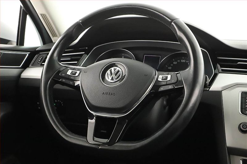 Volkswagen Passat (2016) 2.0 TDI, Navi, Tempomat - fotka 14 z 17