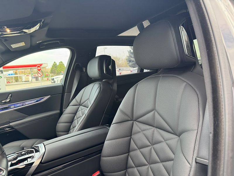 BMW Řada 7 740d xDrive  TV TOP - fotka 14 z 22