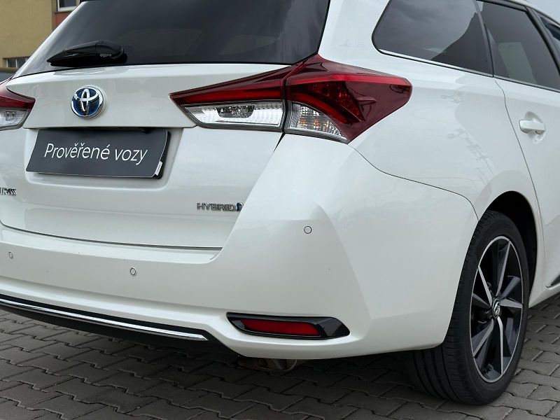 Toyota Auris 1.8 HSD e-CVT Selection - fotka 27 z 27