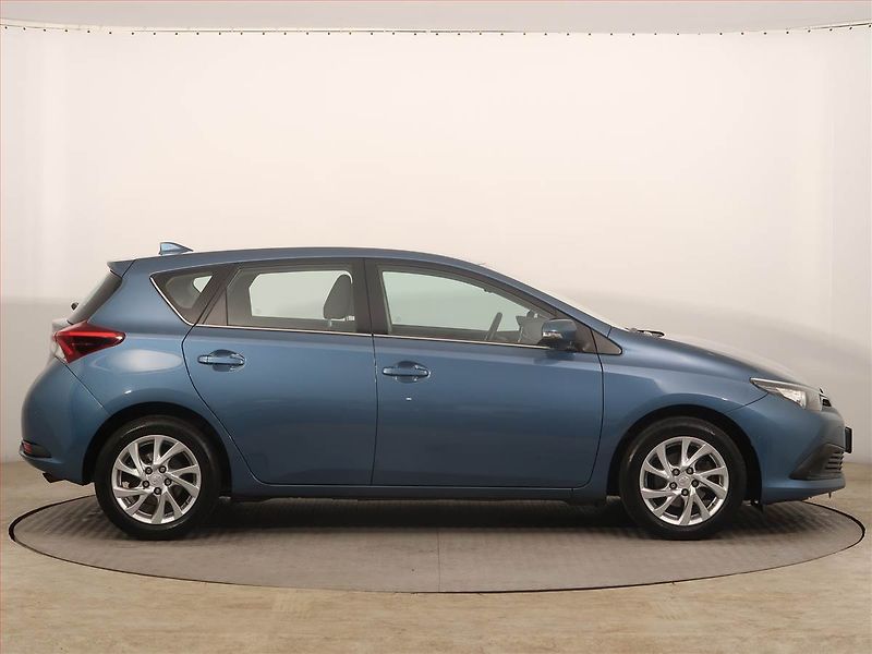 Toyota Auris (2017) 1.6 Valvematic, Serv.kniha - fotka 6 z 14