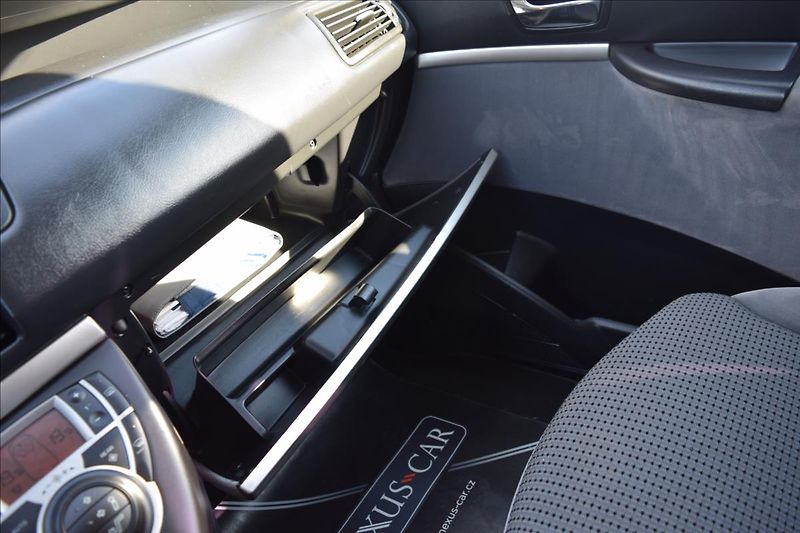 Peugeot 807 2,0 HDI 100KW 7MÍST PO STK - fotka 42 z 46