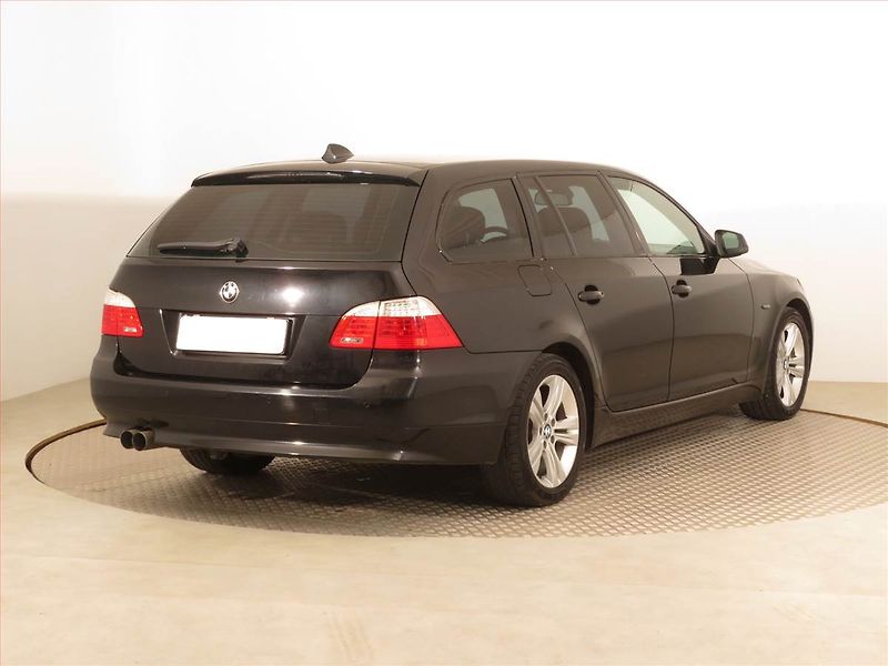 BMW Řada 5 (2009) 520d, Automat, Navi, Tempomat - fotka 5 z 15