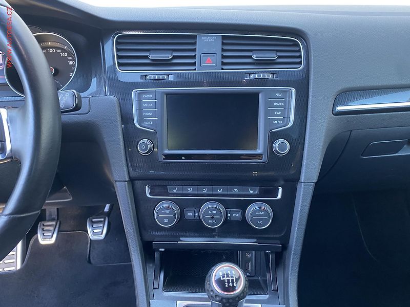 Volkswagen Golf (2016) 2.0 TSi, GTi, bixen - fotka 12 z 17