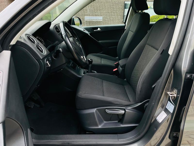 Volkswagen Tiguan 1.4TSI MANUÁL SENZORY TAŽNÉ - fotka 31 z 47