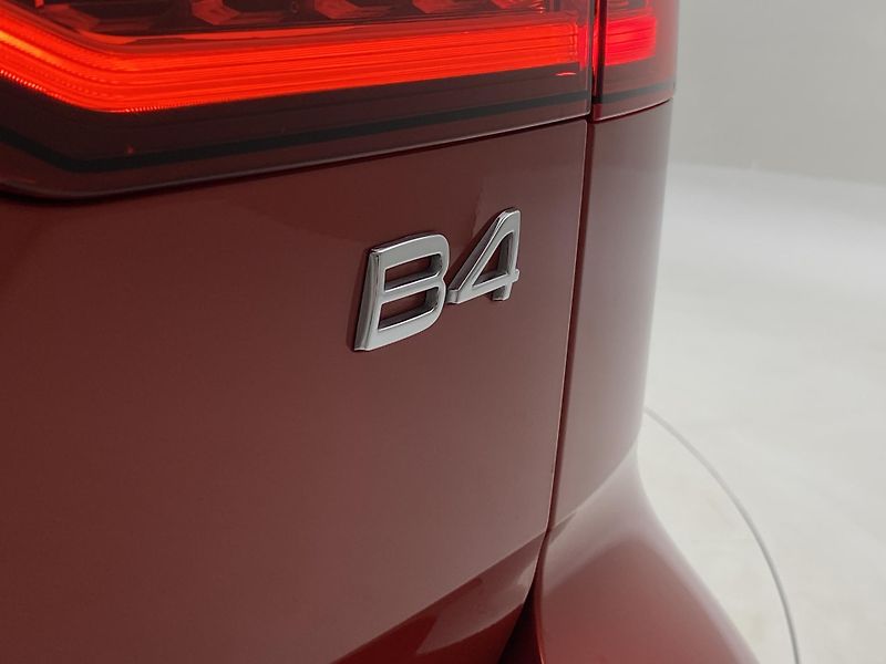 Volvo V60 B4 DARK PLUS AUT CZ - fotka 35 z 50