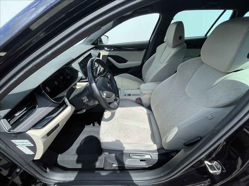 Škoda Octavia 2,0 TDI Combi Style LED+PDC - fotka 4 z 25