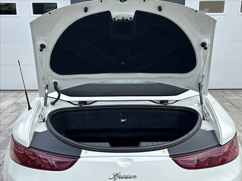 Alfa Romeo Spider 2,2 JTS 185PS  Exclusive - fotka 39 z 48