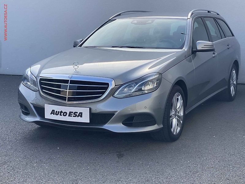 Mercedes-Benz Třídy E (2014) 2.1 CDi E200, Avantgarde, AT - fotka 3 z 19