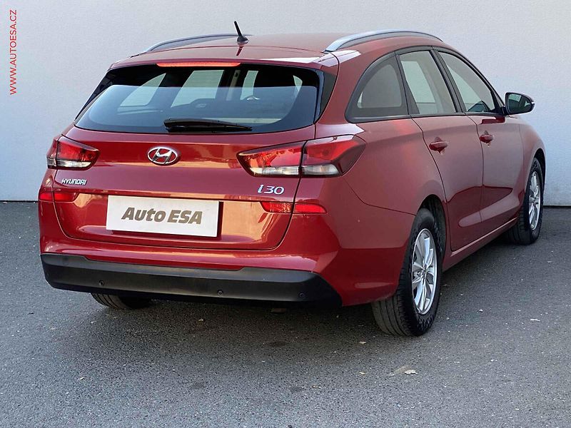 Hyundai i30 (2018) 1.0 T-GDi, Comfort - fotka 4 z 19