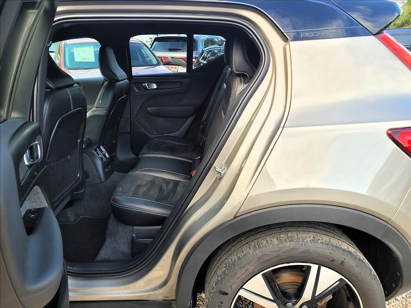 Volvo XC40 T4 Recharge,R-design kůže - fotka 11 z 43