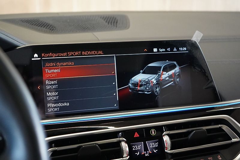 BMW X5 M50d xDrive, Renegade Widebody - fotka 35 z 50
