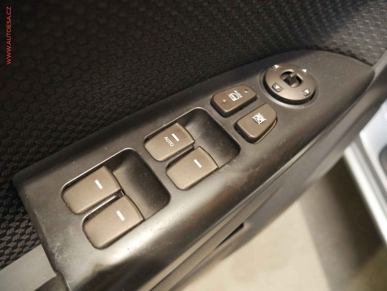 Hyundai Sonata (2010) 2.0 CRDi, ČR, AC, TZ, tempo - fotka 16 z 16