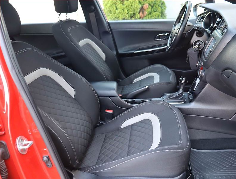 Kia Ceed (2016) 1.6 CRDi, Automat, Navi - fotka 9 z 22