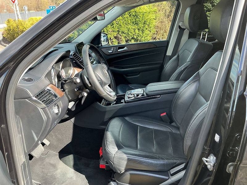 Mercedes-Benz GLS 350 d AMG 4MATIC - fotka 11 z 29