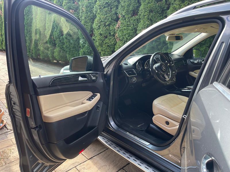 Mercedes-Benz GLS (2017) GLS 450 4MATIC 2017 šedá - fotka 4 z 10