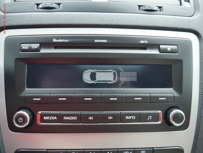 Škoda Octavia (2011) 1.6 TDi, Elegance, DSG - fotka 18 z 20