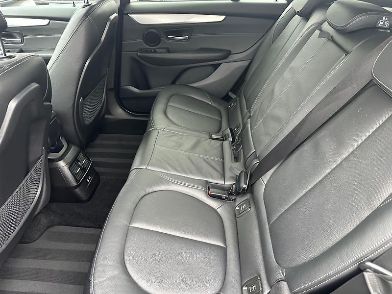 BMW Řada 2 (2022) 216d GT Luxury -CZ- 1.Majitel - fotka 18 z 20