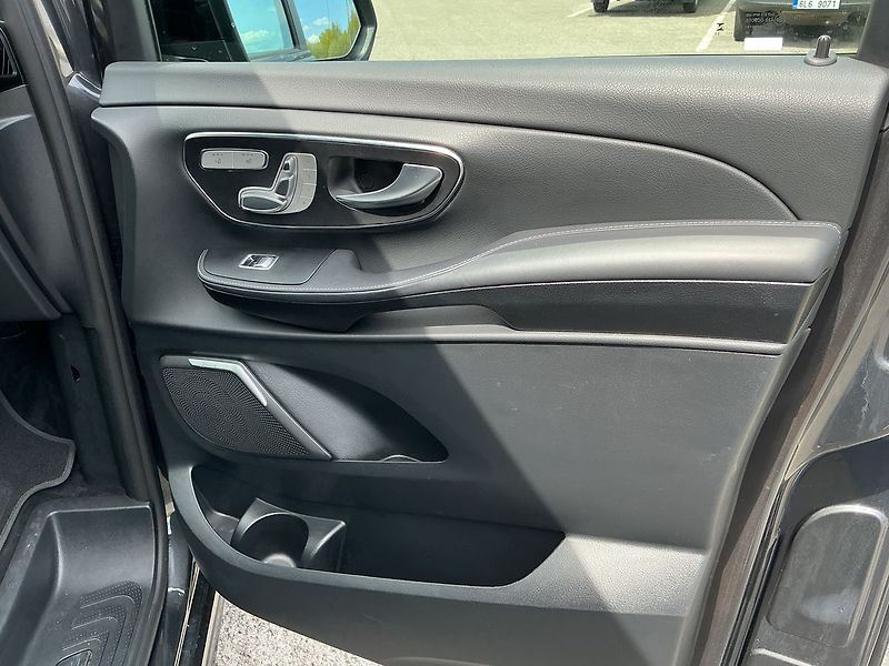 Mercedes-Benz Třídy V 300 d AMG 4MATIC - fotka 19 z 32
