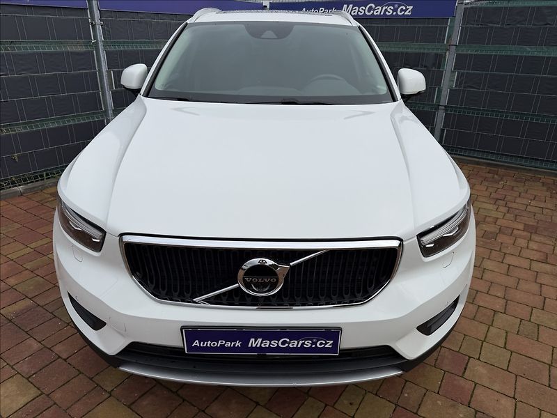 Volvo XC40 1.5 T3 Momentum/Panorama - fotka 2 z 29