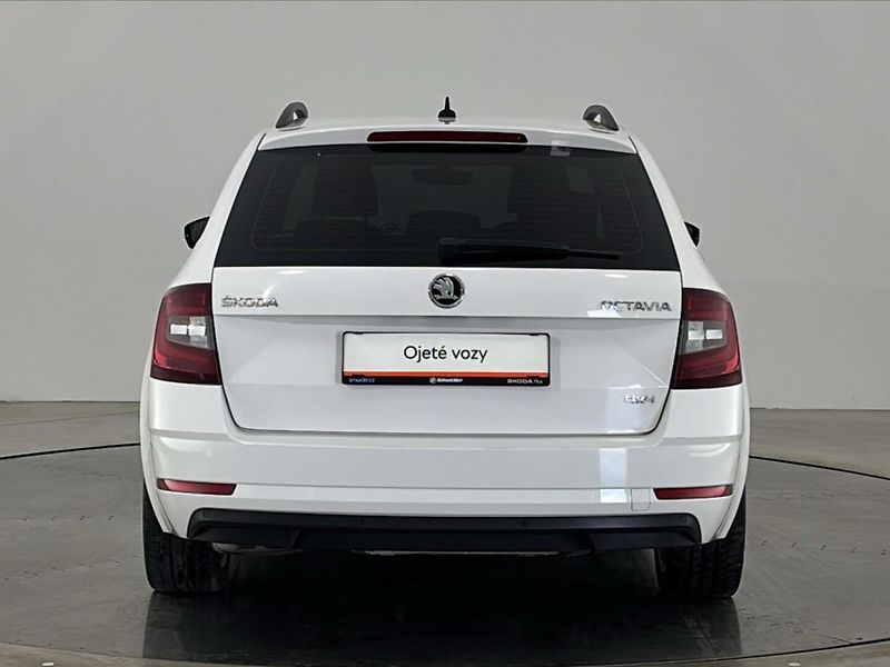 Škoda Octavia Style 4x4 DSG - fotka 17 z 28