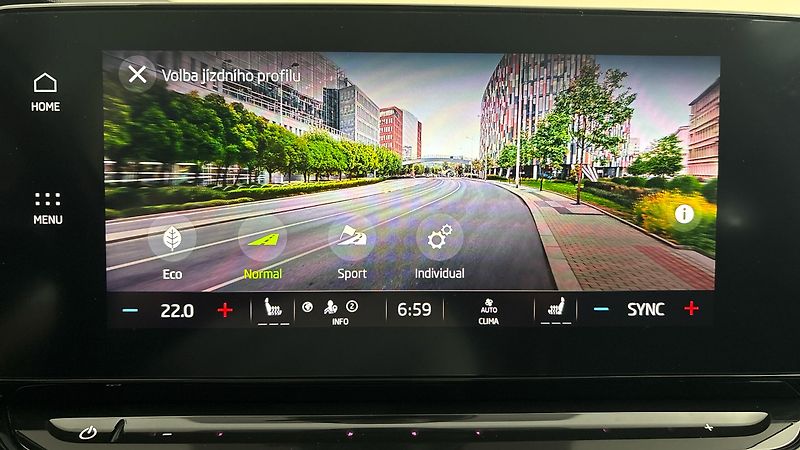 Škoda Octavia 2.0 TDI DSG Style Combi - fotka 28 z 28