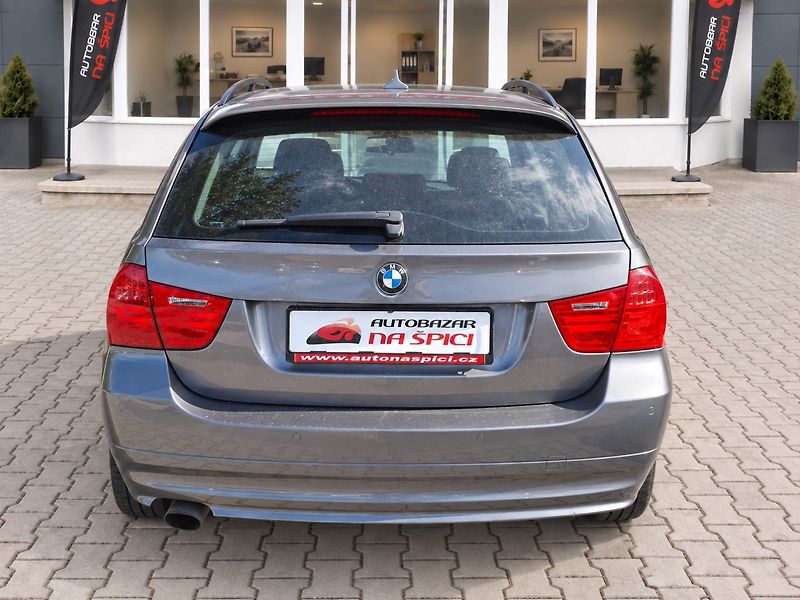 BMW Řada 3 (2010) 320d 105kW 6MAN -NAVI-SENZORY - fotka 7 z 40