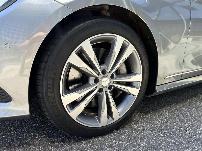 Mercedes-Benz Třídy S S 500 4MATIC COUPE - fotka 9 z 35