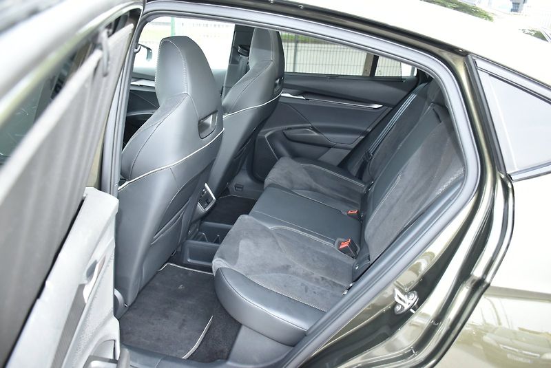 Škoda Enyaq (2025) 85 Sportline 210kW ADVANCED Pa - fotka 28 z 35