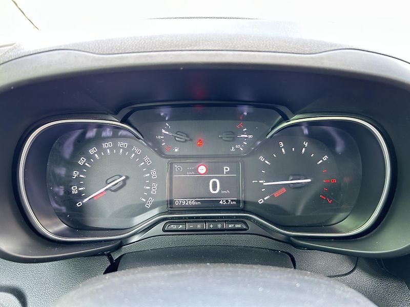 Toyota ProAce City Verso (2022) 1.2i96KW automat - fotka 16 z 26