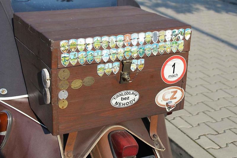 V retro auto muzeu Veteráni Litvínov měli ve středu zastávkou účastníci Velorex čundru 2024 na svém putování po severních Čechách. S nejstarším Velorexem z roku 1962 jede Petr Žůrek ze Světlé nad Sázavou.