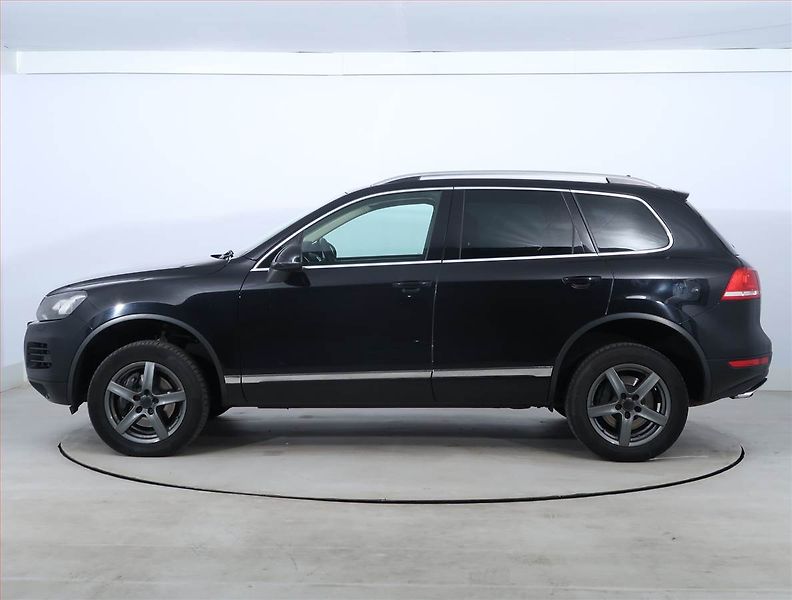 Volkswagen Touareg (2010) 3.0 TDI, 4X4, Automat, Navi - fotka 3 z 27