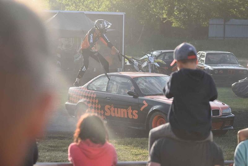 Kaskadéři z Flott Cascaders team předvedli v Bruntále své klasické autorodeo 25. června. V České Vsi vystoupí 28. června a v Bludově 1. července.
