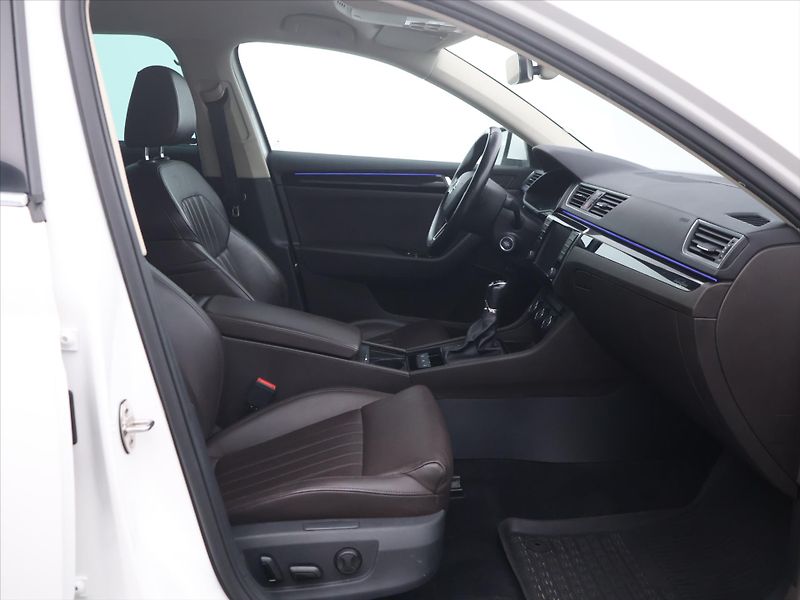 Škoda Superb 2,0 TDI 140kW L&K Navi CZ - fotka 11 z 30