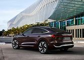 Audi Q8 e-tron má rovněž verzi sportback