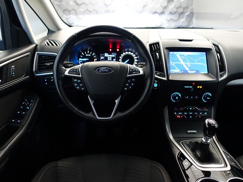 Ford S-MAX 110 kw, manuál, LED světlomety - fotka 9 z 38
