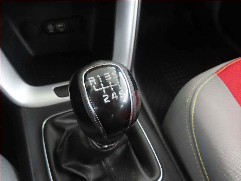 Kia Ceed (2015) 1.4 CVVT, ČR,1.maj, Serv.kniha - fotka 13 z 16