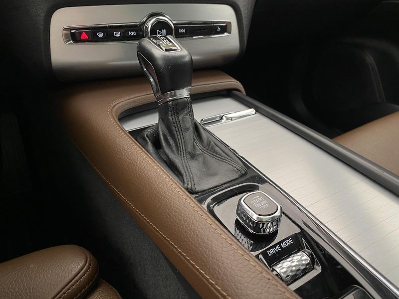 Volvo XC90 T6 AWD MOMENTUM AUT  - fotka 26 z 42