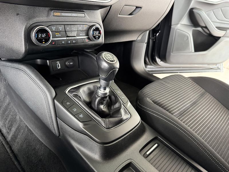 Ford Focus 1,0EcoBoost 92kW - fotka 25 z 35