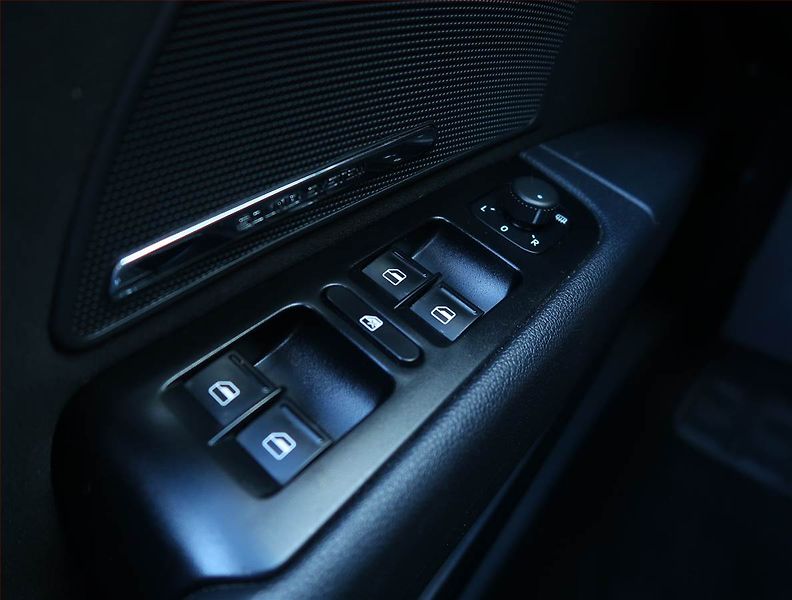 Škoda Superb (2012) 1.8 TSI, 4X4, Serv.kniha - fotka 18 z 22