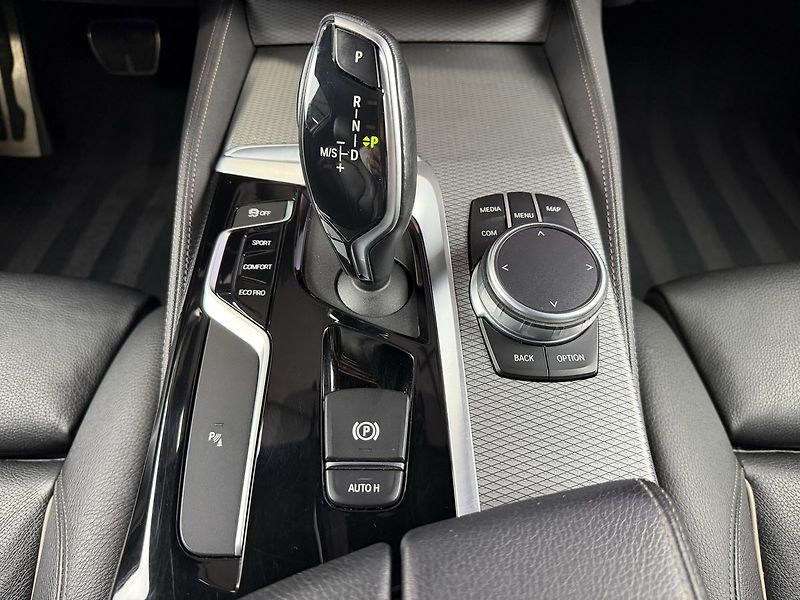 BMW Řada 5 530d xDrive M-PAKET, SHADOW LI - fotka 20 z 24