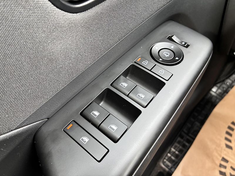 Hyundai Kona 1.0-88KW,AUTOMAT REZERVACE - fotka 24 z 34