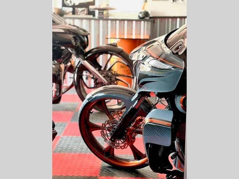 Ráj amerických unikátů! V ústeckých Předlicích rostou motorky pro celý svět, vyrábí je Zbyšek Hazmuka (na snímku)