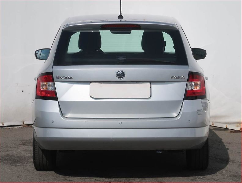 Škoda Fabia (2015) Style 1.2 TSI, ČR,1.maj - fotka 5 z 19