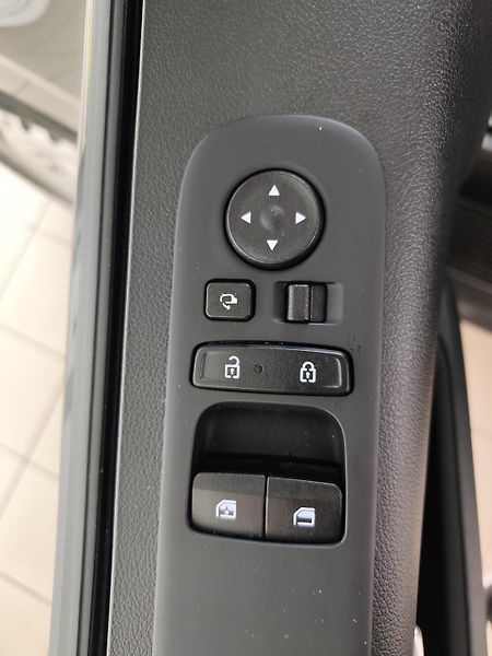 Hyundai Staria (2026) 1.6T-GDi 117kW HEV Comfort - fotka 15 z 22
